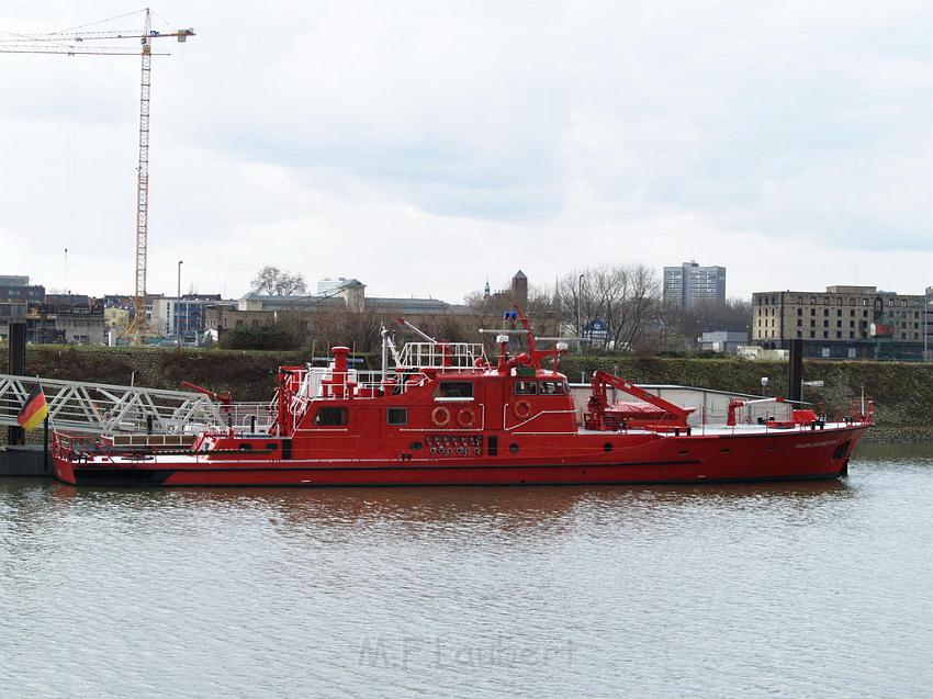 Feuerloeschboot 10-2      P109.JPG